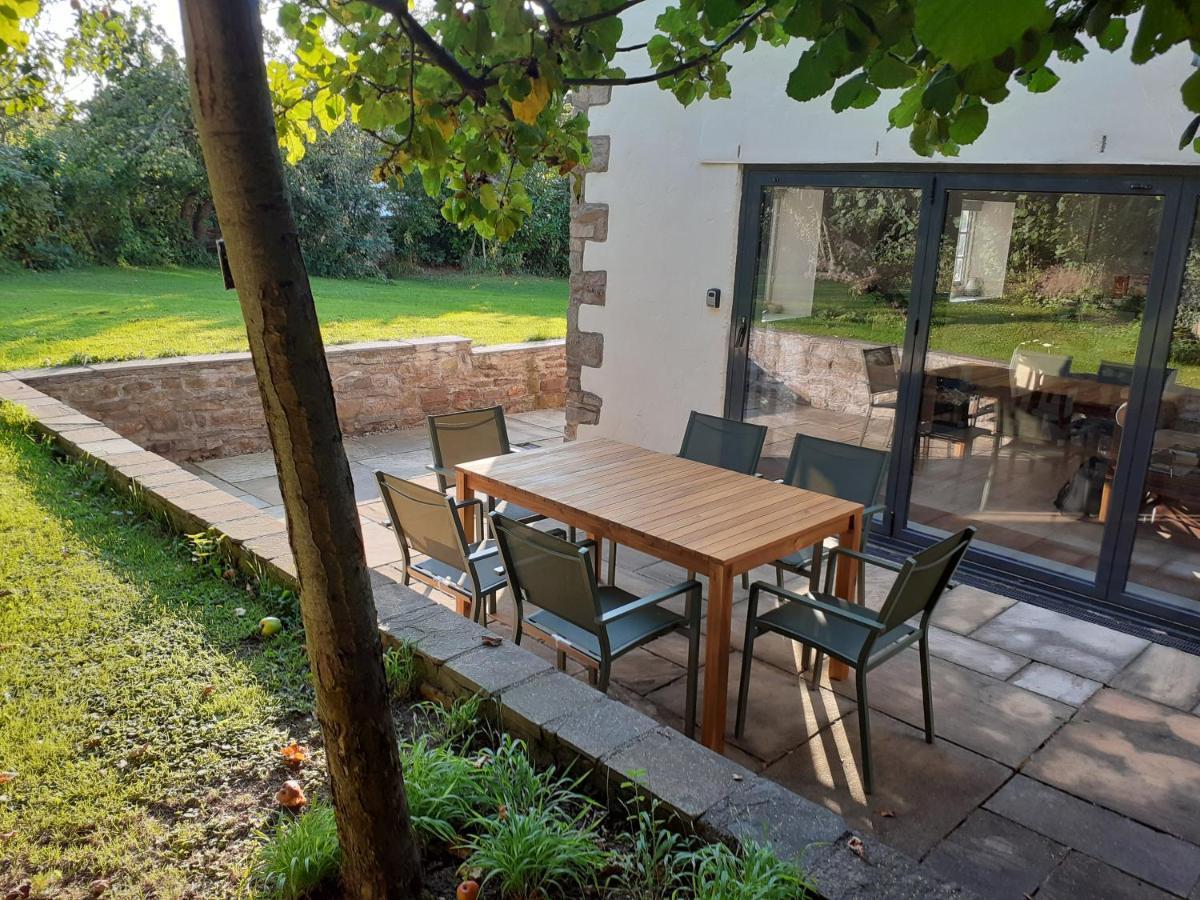 Characterful Cottage Adjacent To An Orchard Brockley Esterno foto